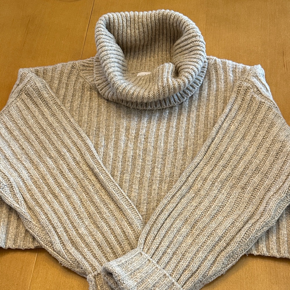 Bobbles & Lace turtleneck sweater, size large, tan color
